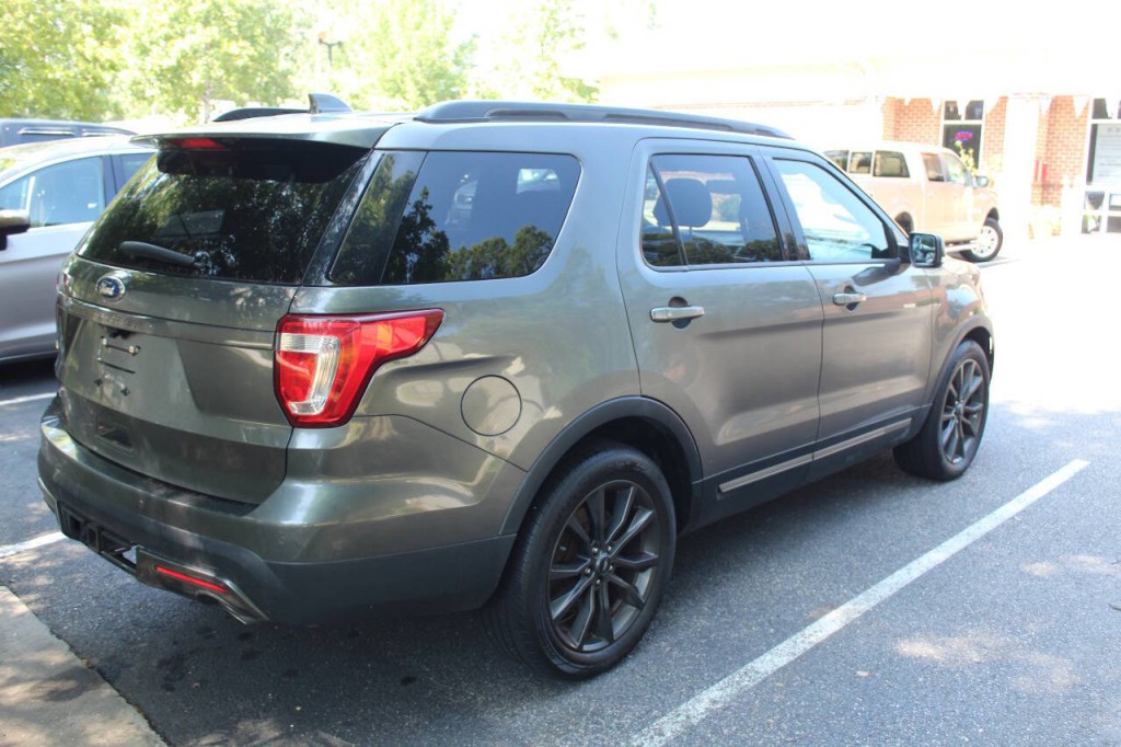 2017 Ford Explorer Image 4