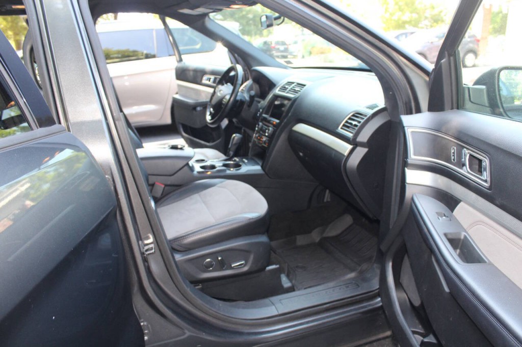 2017 Ford Explorer Image 12