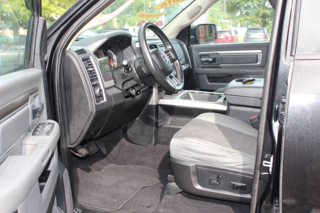 2016 RAM 1500 Image 8