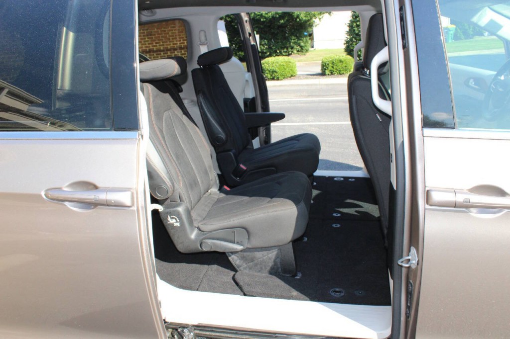 2017 Chrysler Pacifica Image 9