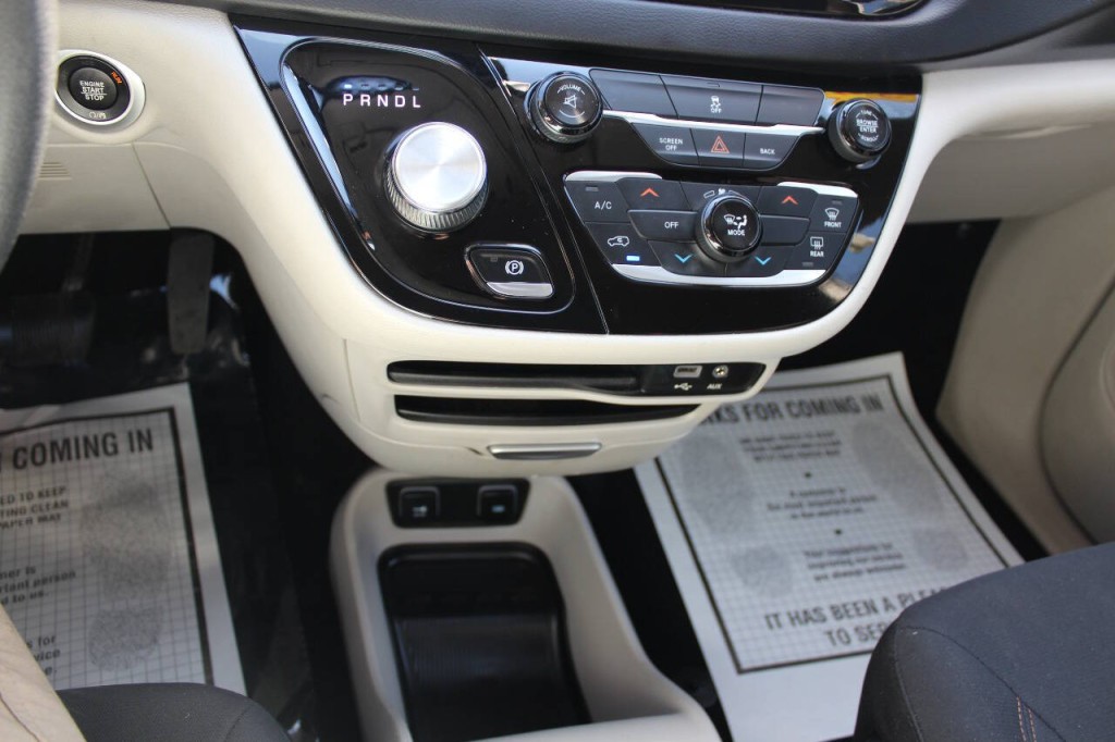 2017 Chrysler Pacifica Image 12