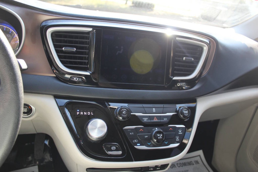 2017 Chrysler Pacifica Image 13