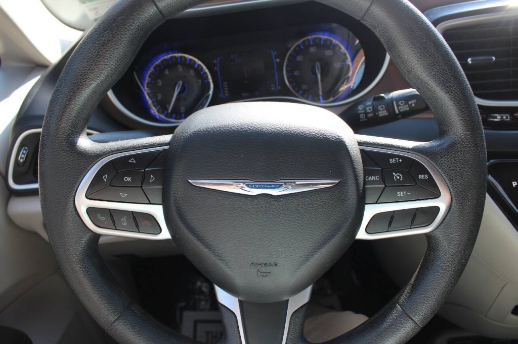 2017 Chrysler Pacifica Image 16