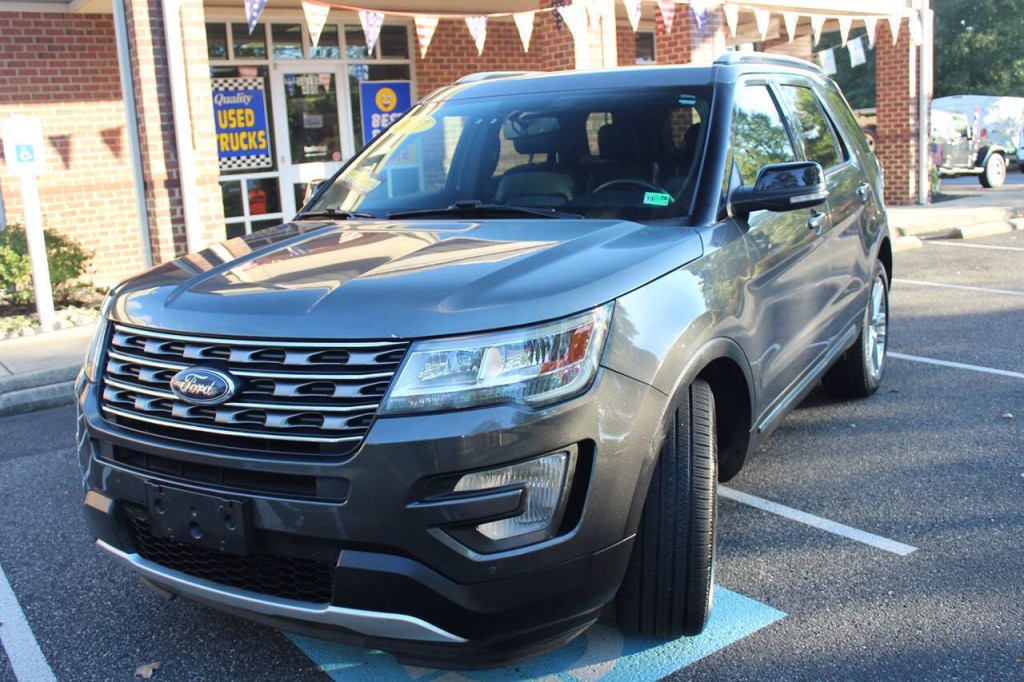 2017 Ford Explorer Image 2