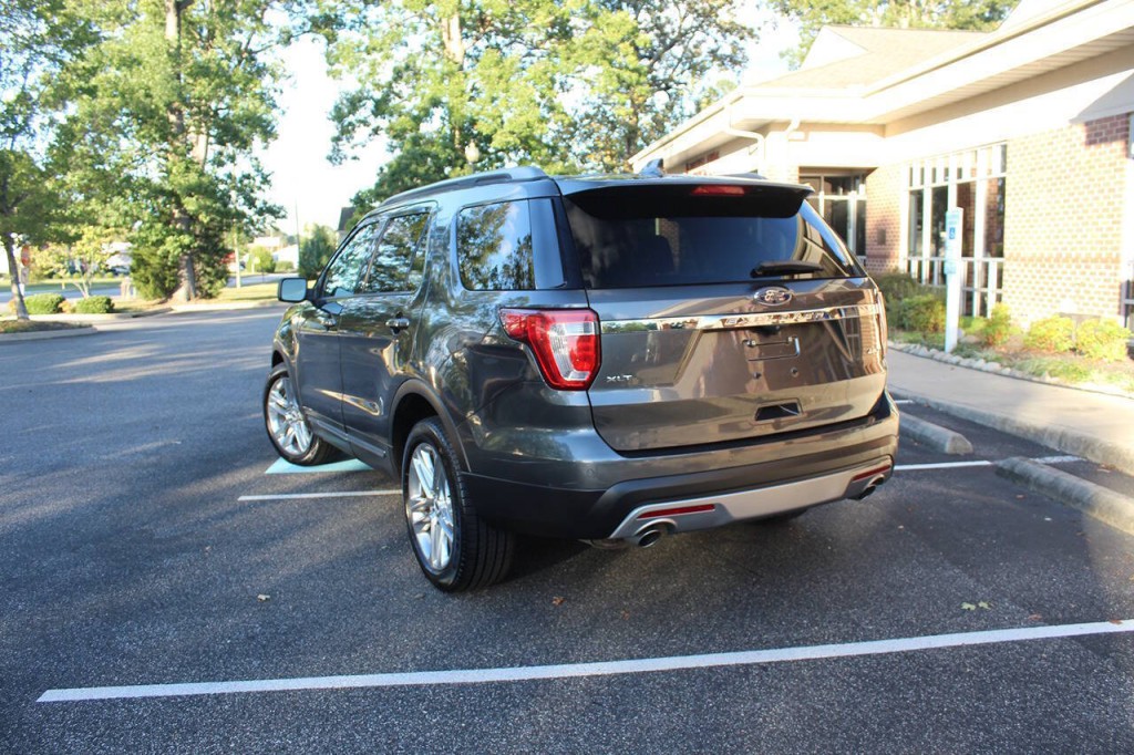 2017 Ford Explorer Image 4