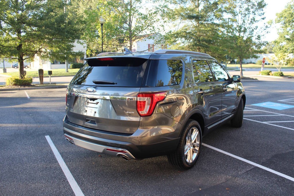 2017 Ford Explorer Image 5