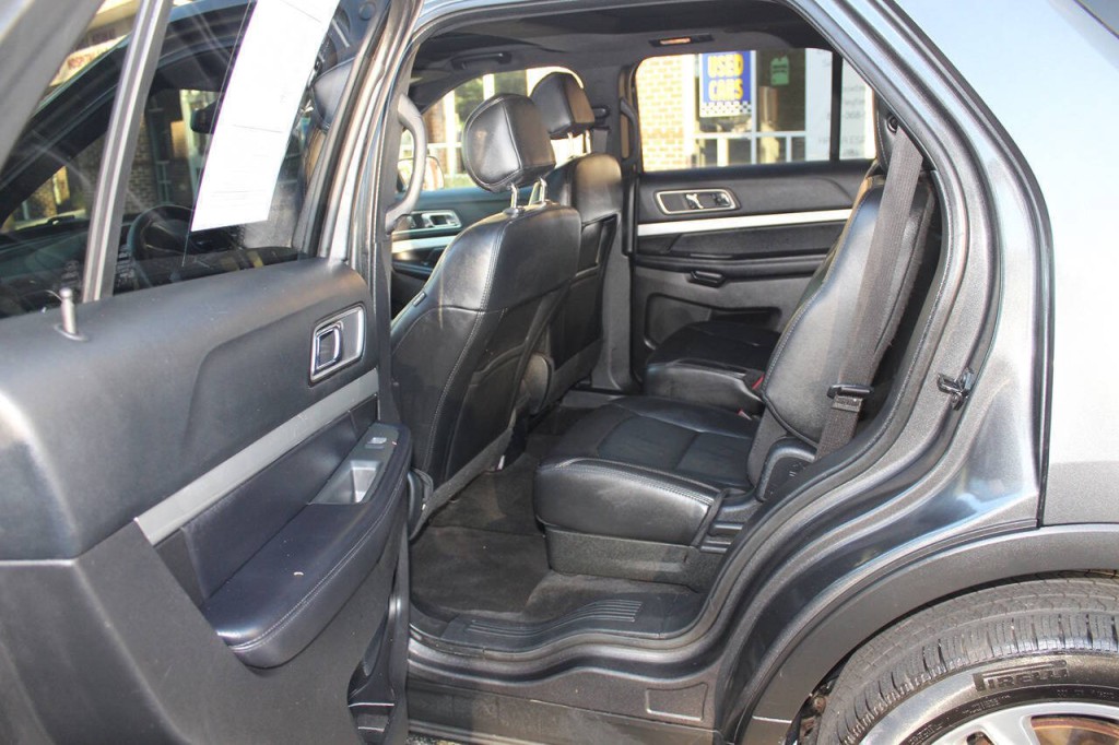 2017 Ford Explorer Image 8