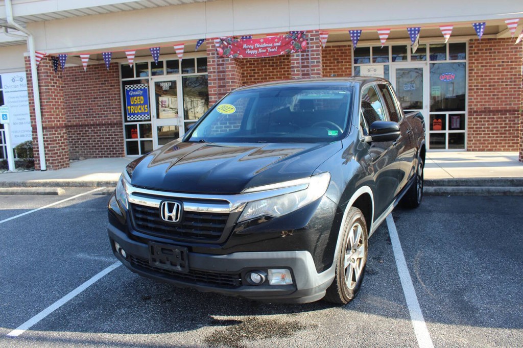 2017 Honda Ridgeline Image 1