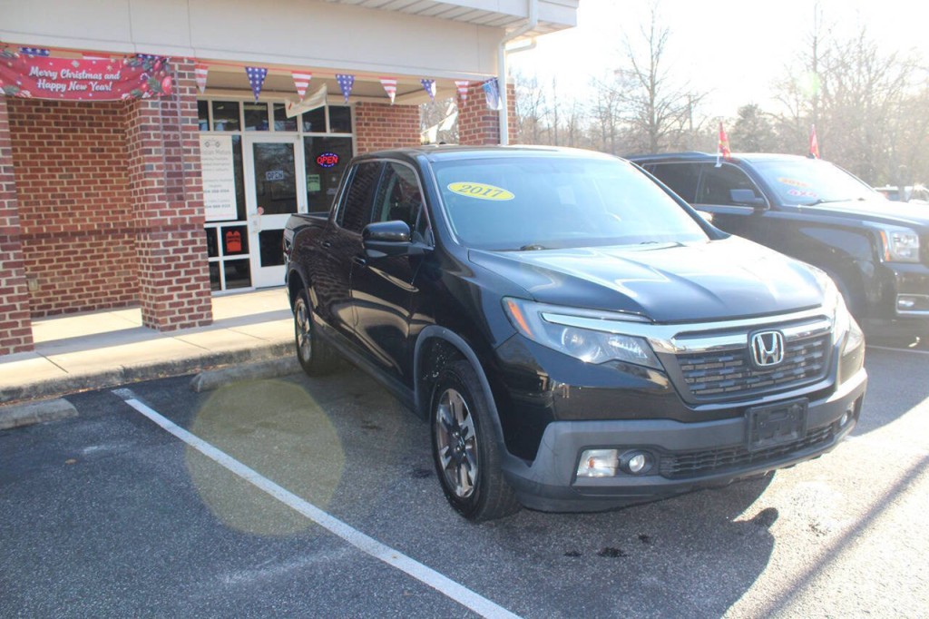 2017 Honda Ridgeline Image 2