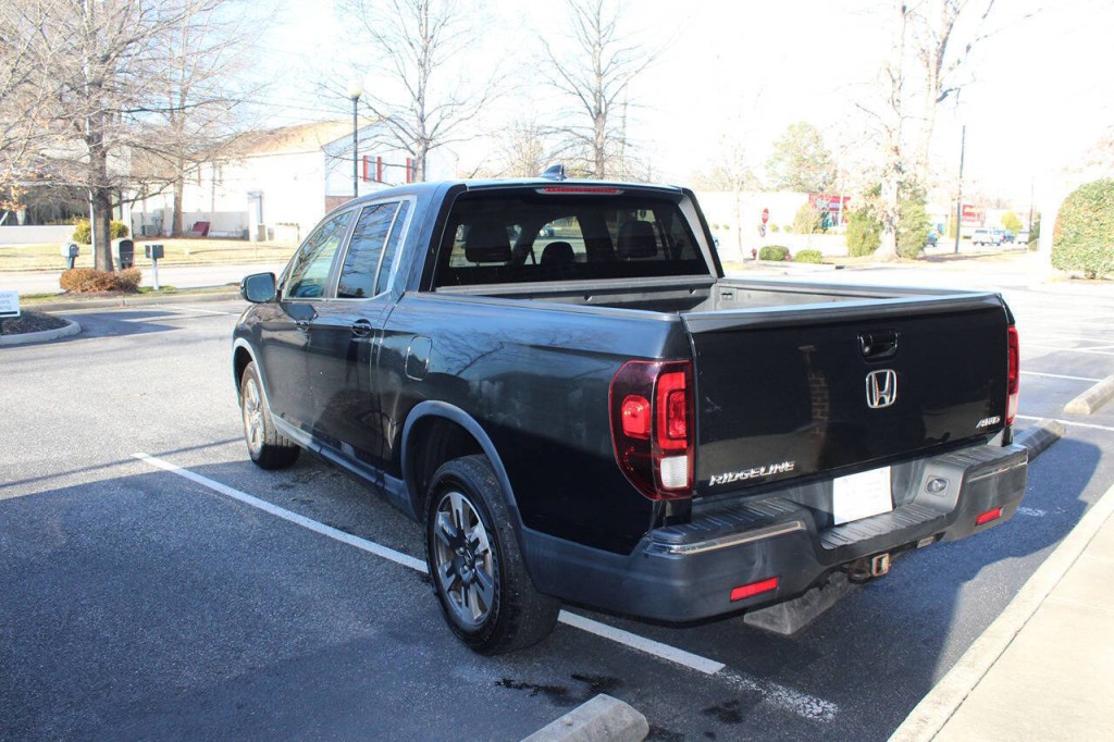 2017 Honda Ridgeline Image 4