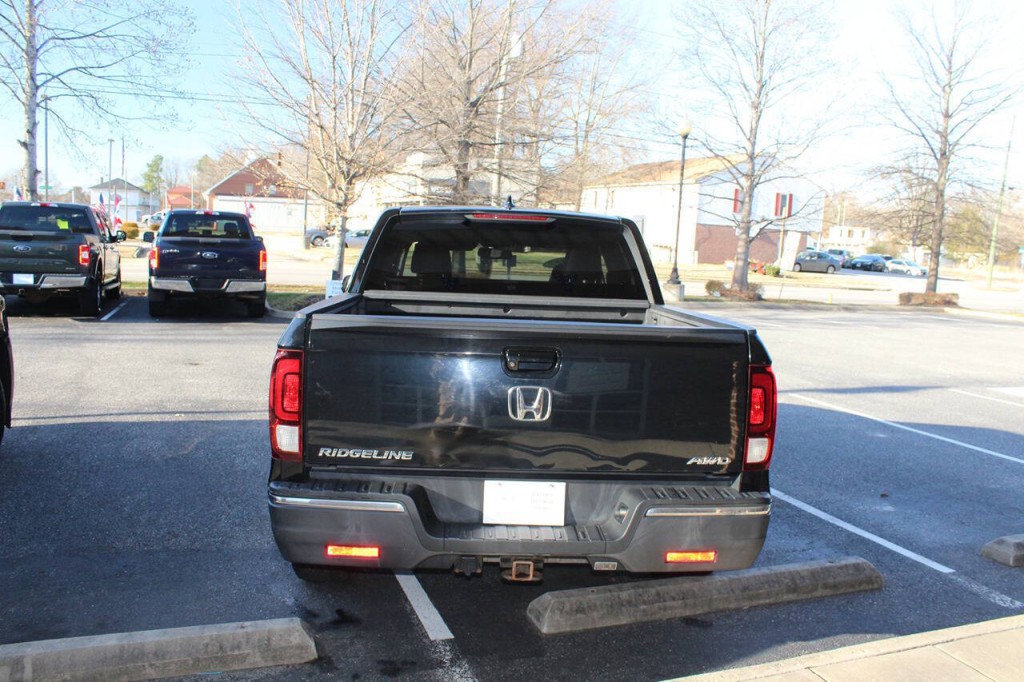 2017 Honda Ridgeline Image 5