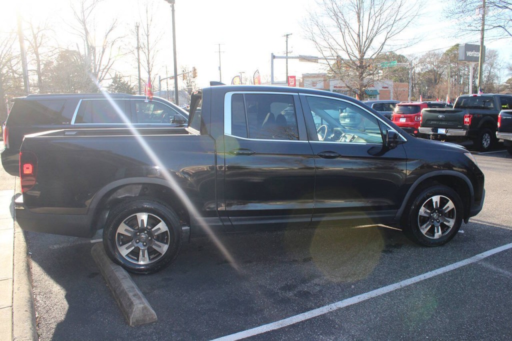 2017 Honda Ridgeline Image 7