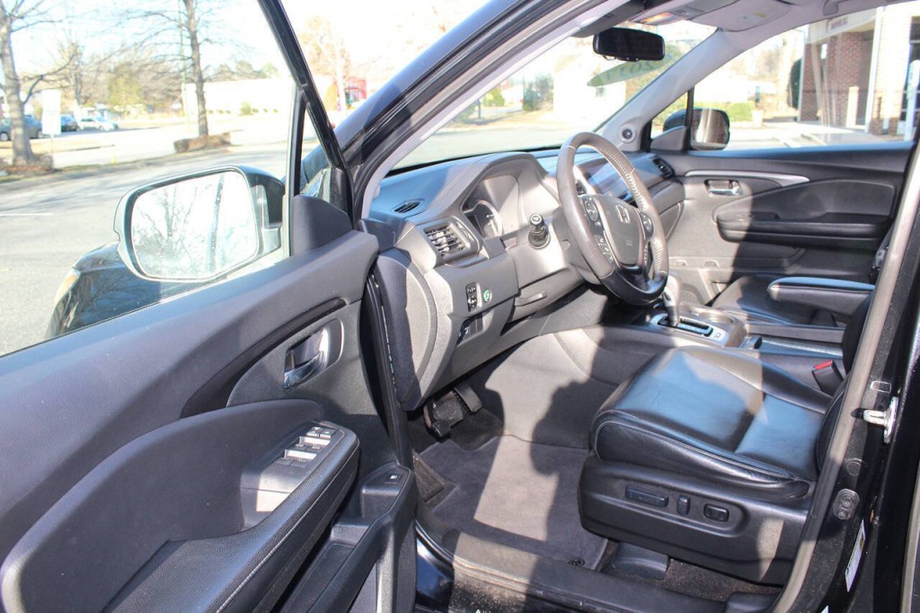 2017 Honda Ridgeline Image 8