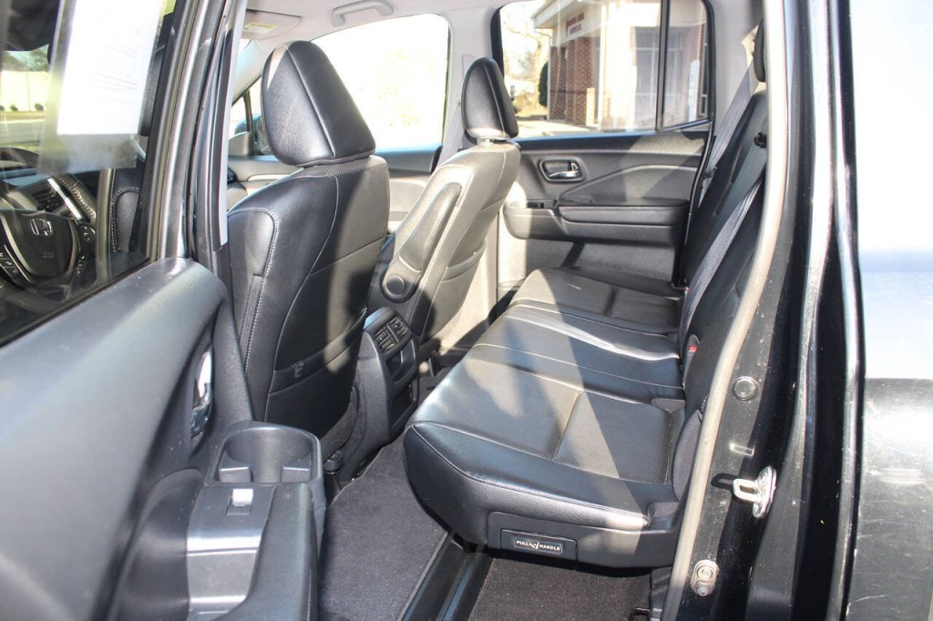 2017 Honda Ridgeline Image 9