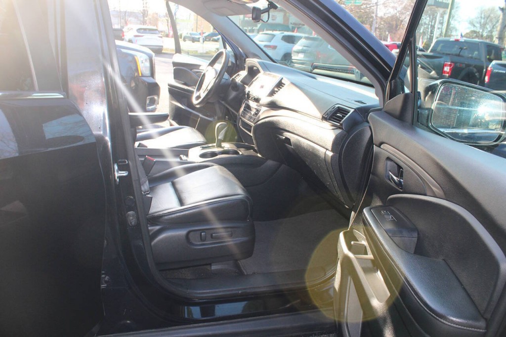 2017 Honda Ridgeline Image 11