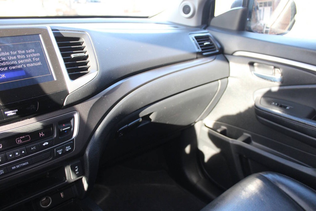 2017 Honda Ridgeline Image 16