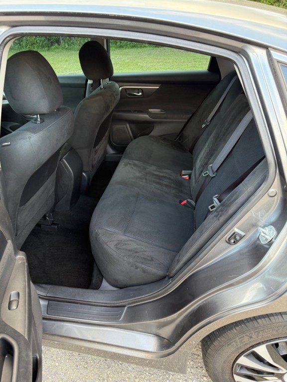 2015 Nissan Altima Image 10