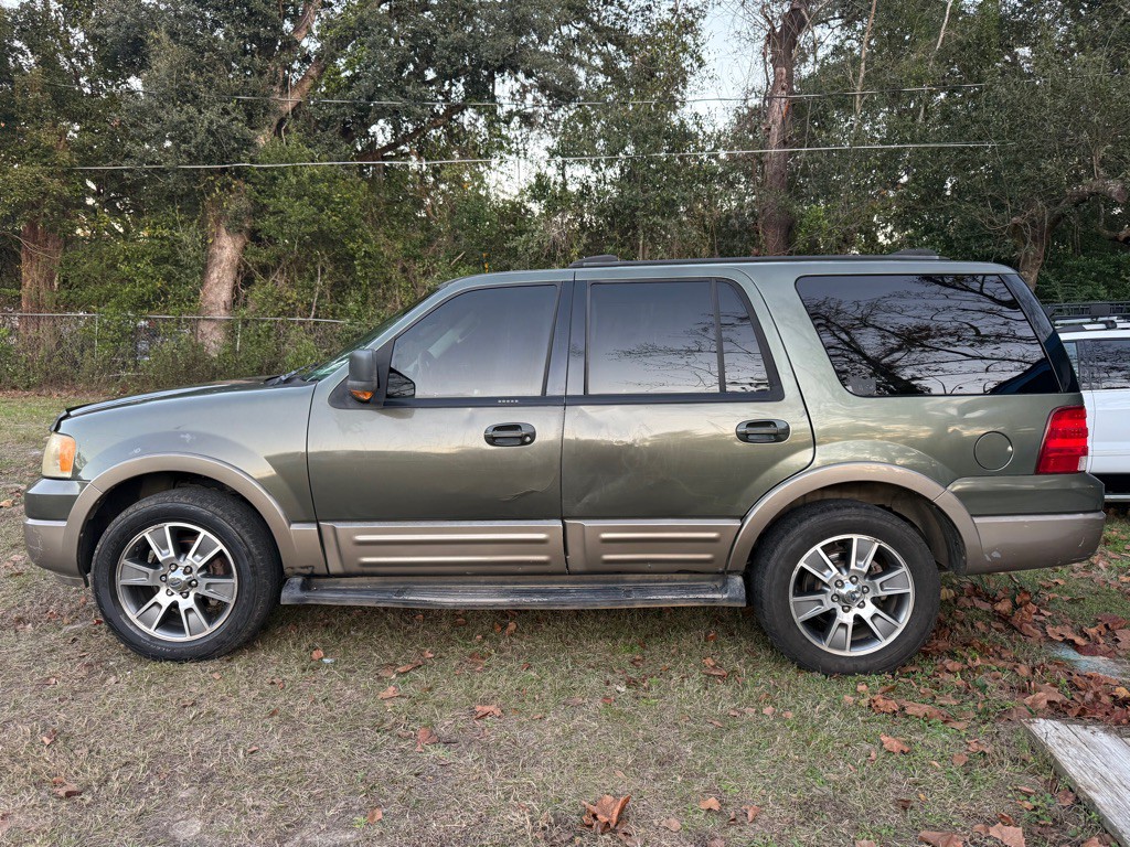 2004 Ford Expedition Image 4