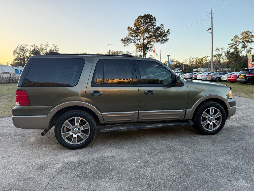 2004 Ford Expedition Image 8