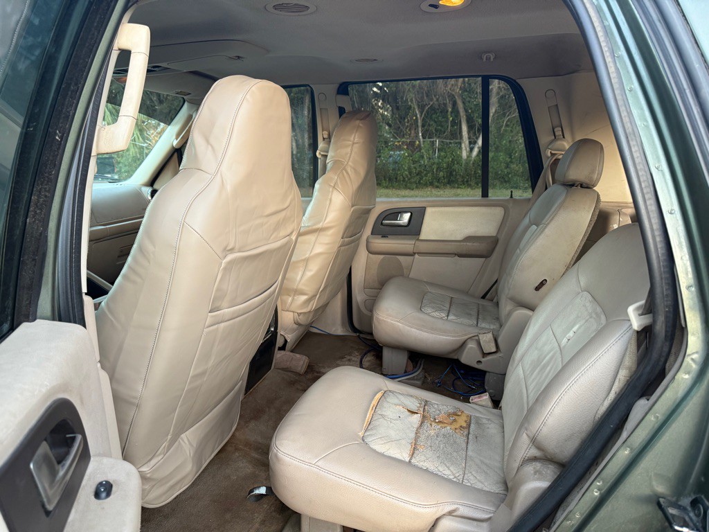2004 Ford Expedition Image 9