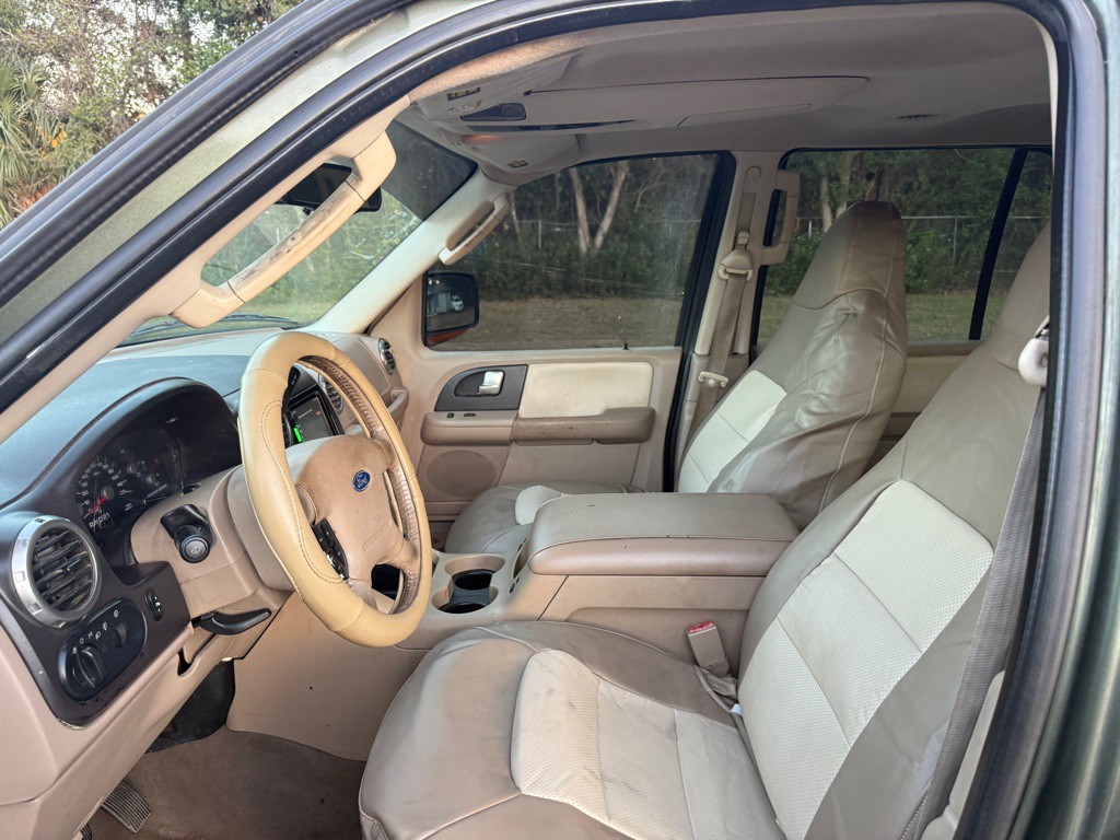 2004 Ford Expedition Image 10