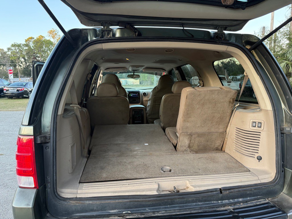 2004 Ford Expedition Image 11