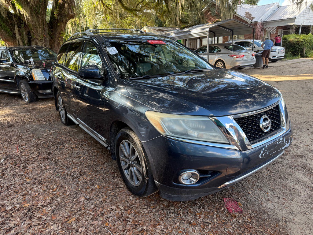 2015 Nissan Pathfinder Image 2