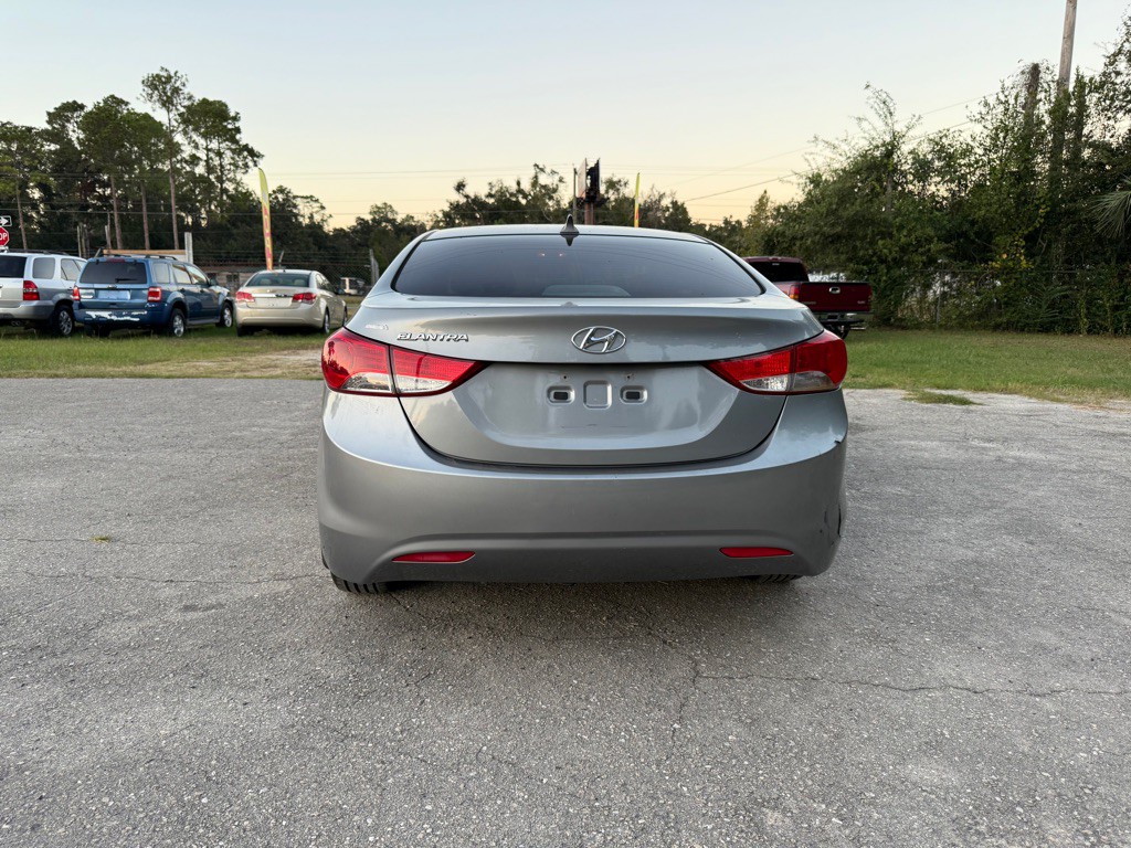 2013 Hyundai Elantra Image 8