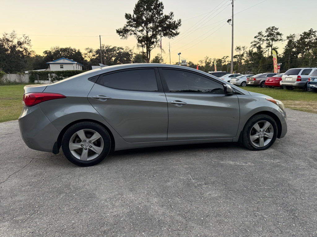 2013 Hyundai Elantra Image 10