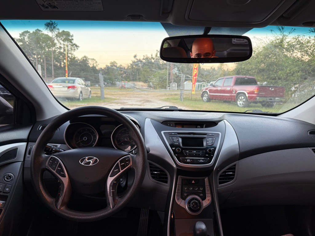 2013 Hyundai Elantra Image 16