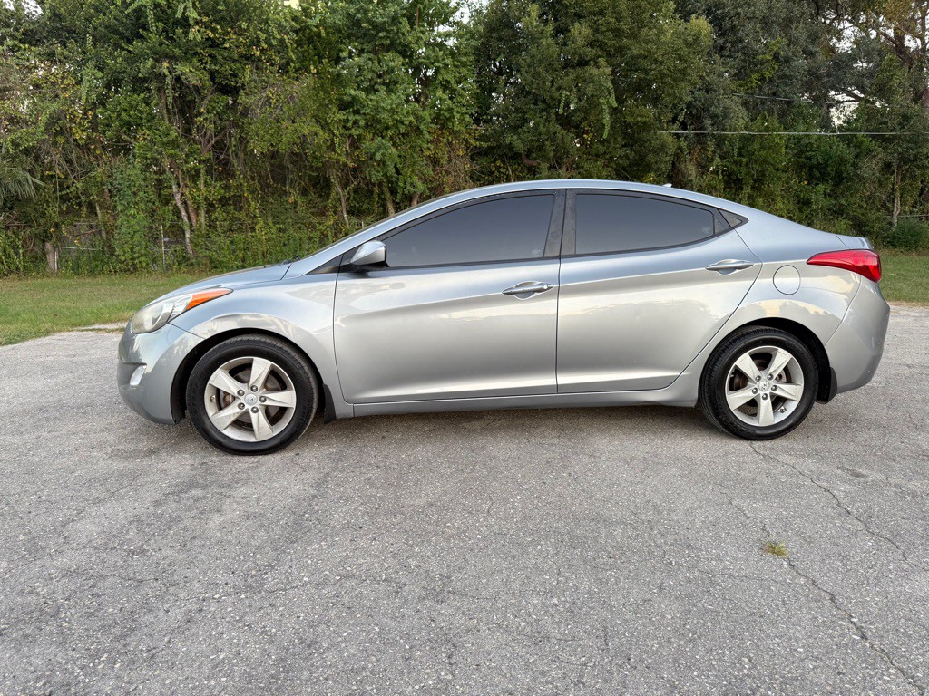2013 Hyundai Elantra Image 3