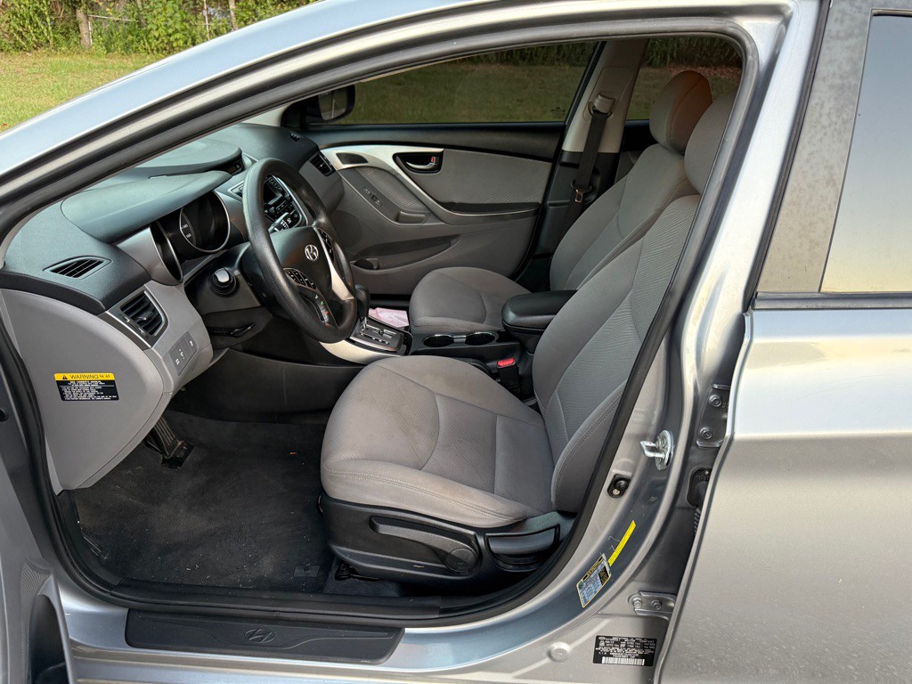 2013 Hyundai Elantra Image 10