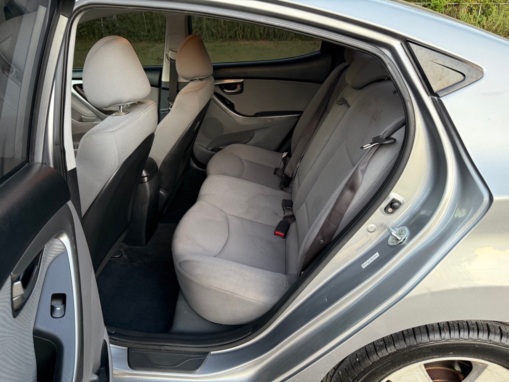 2013 Hyundai Elantra Image 11