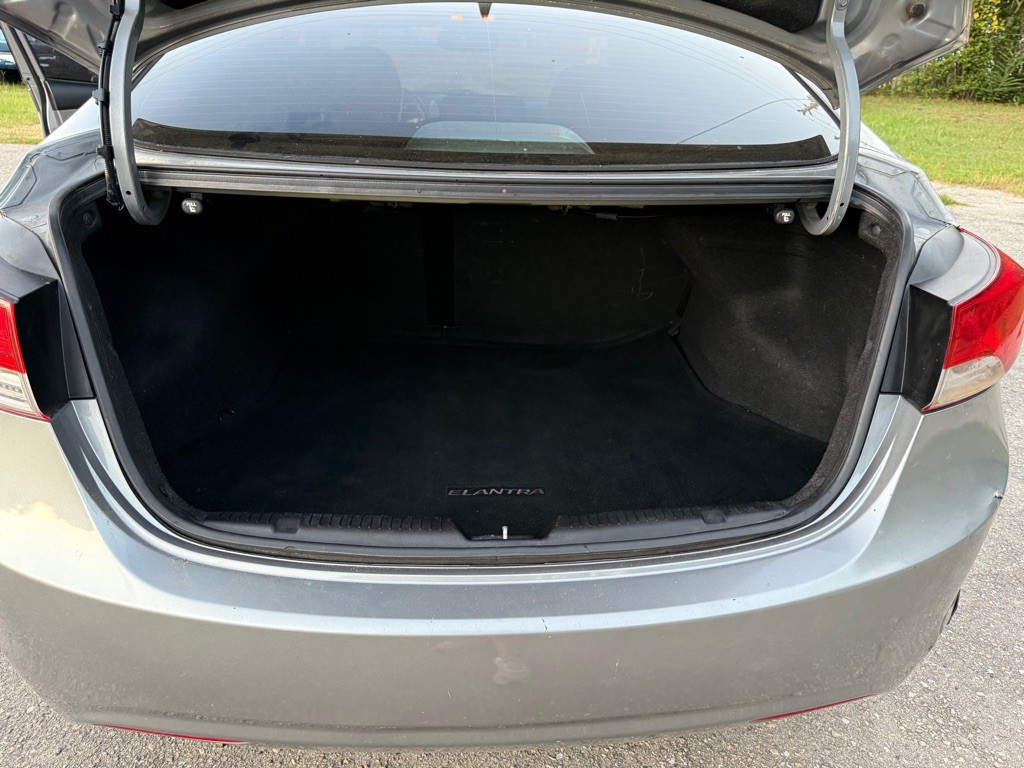 2013 Hyundai Elantra Image 12