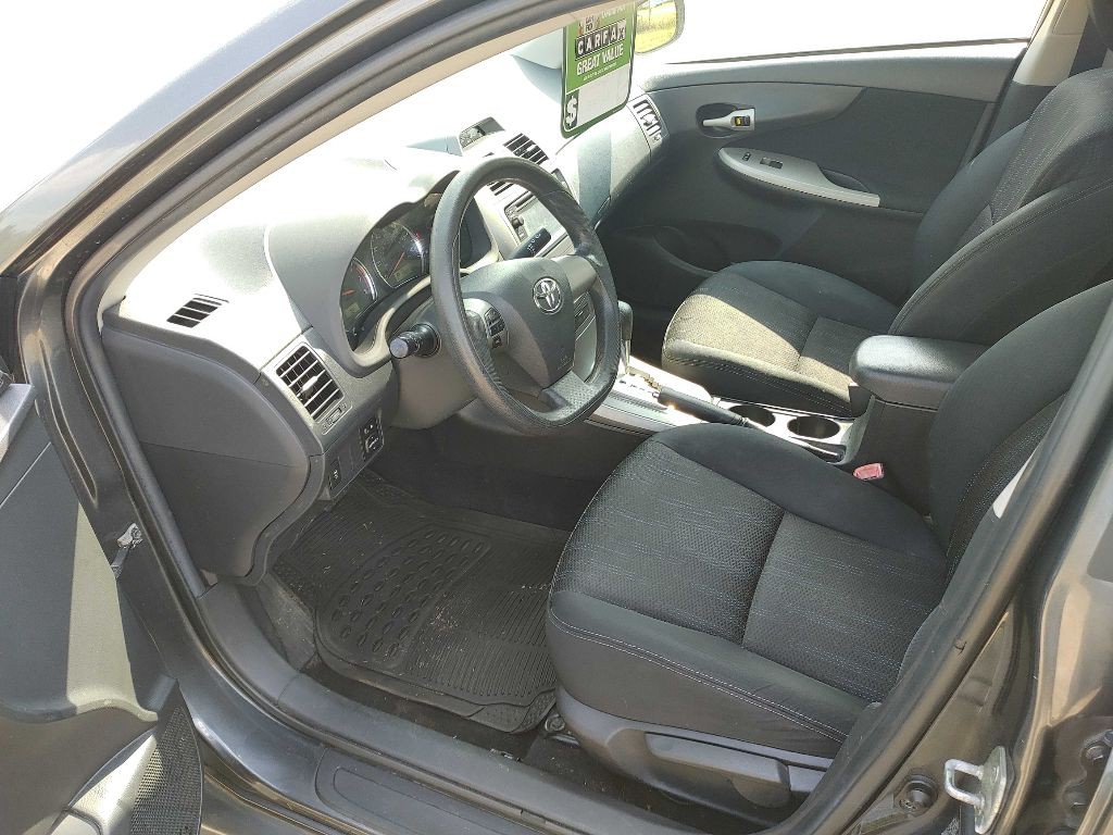 2013 Toyota Corolla Image 9