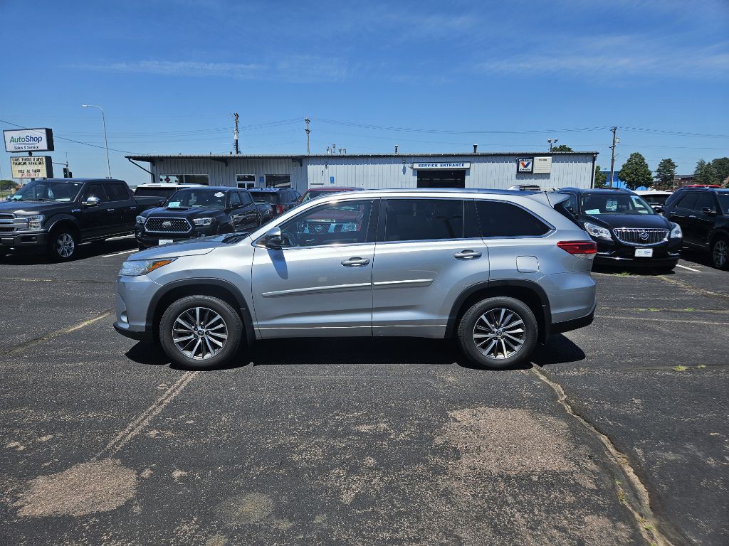 2018 Toyota Highlander Image 2
