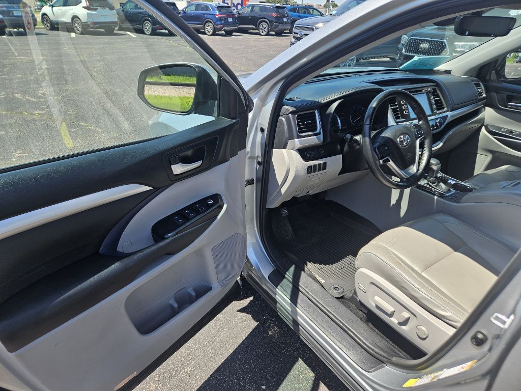 2018 Toyota Highlander Image 10