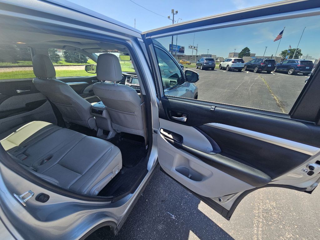 2018 Toyota Highlander Image 15