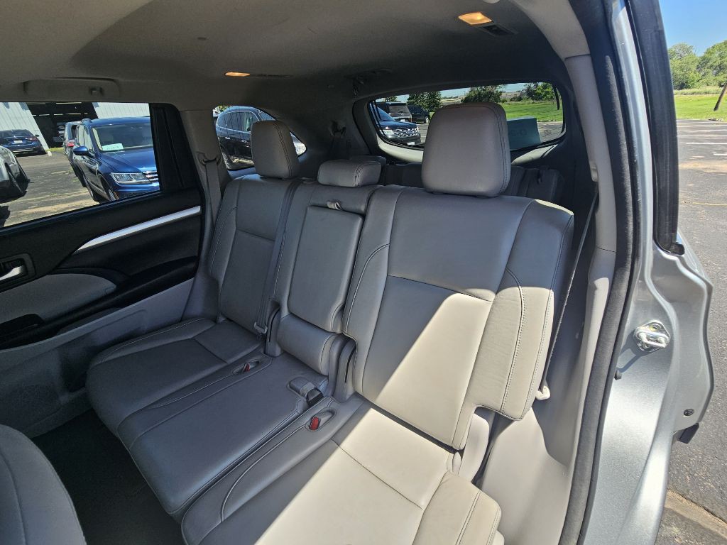 2018 Toyota Highlander Image 16