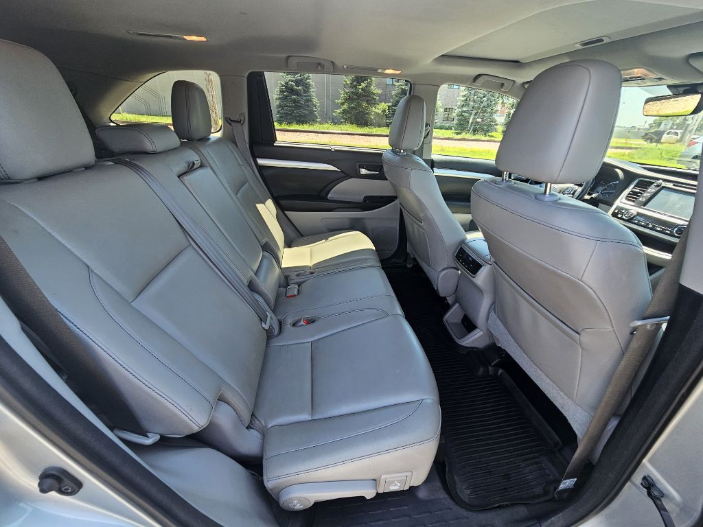 2018 Toyota Highlander Image 17