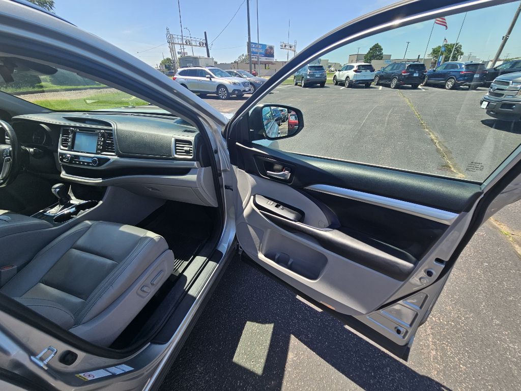 2018 Toyota Highlander Image 20