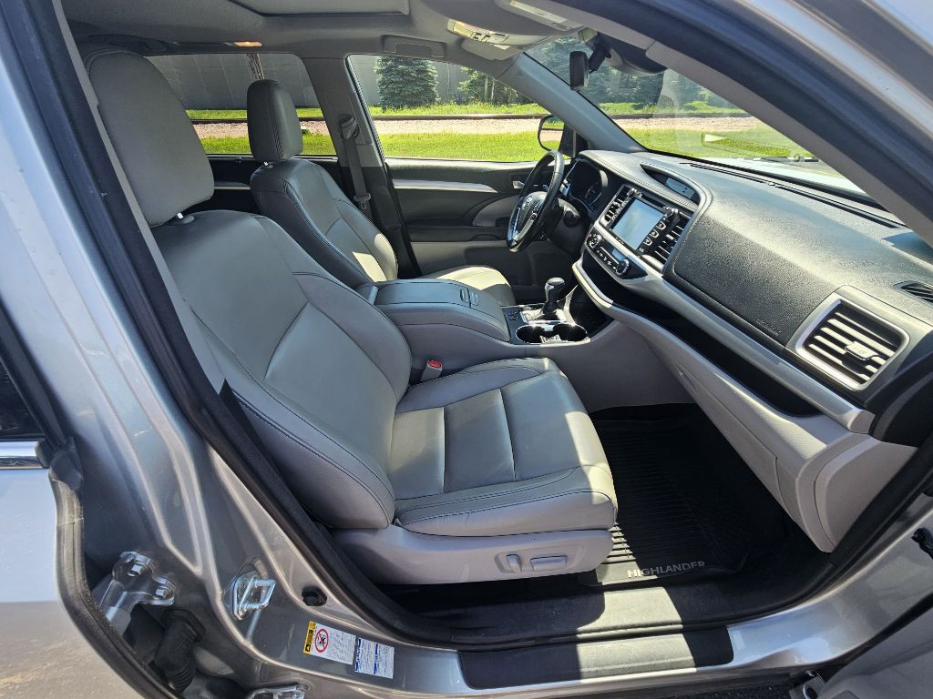 2018 Toyota Highlander Image 22