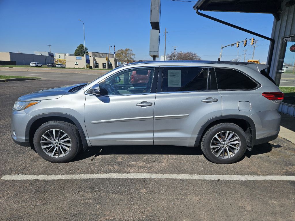 2018 Toyota Highlander Image 2