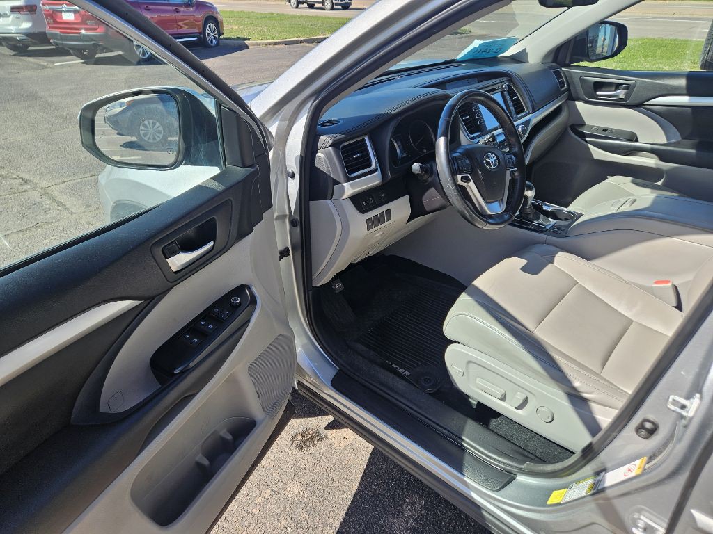 2018 Toyota Highlander Image 9