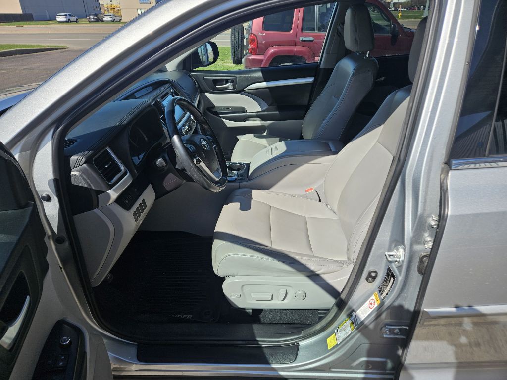 2018 Toyota Highlander Image 10