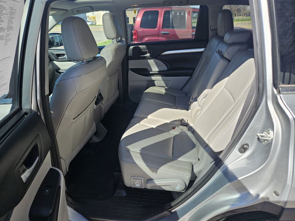 2018 Toyota Highlander Image 14
