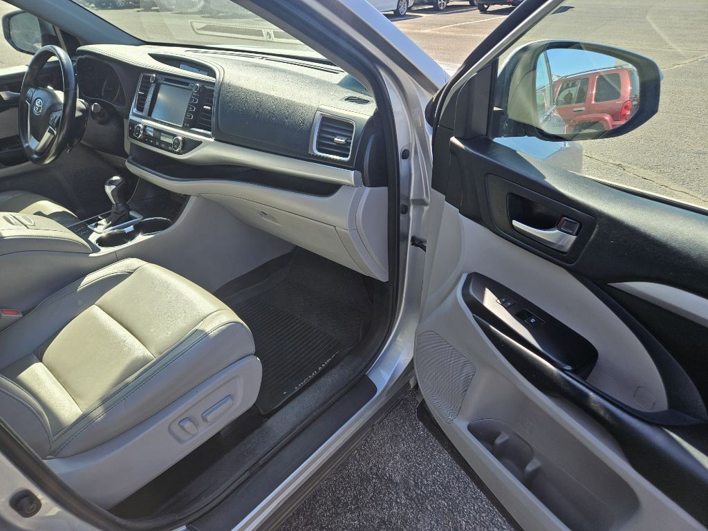 2018 Toyota Highlander Image 16