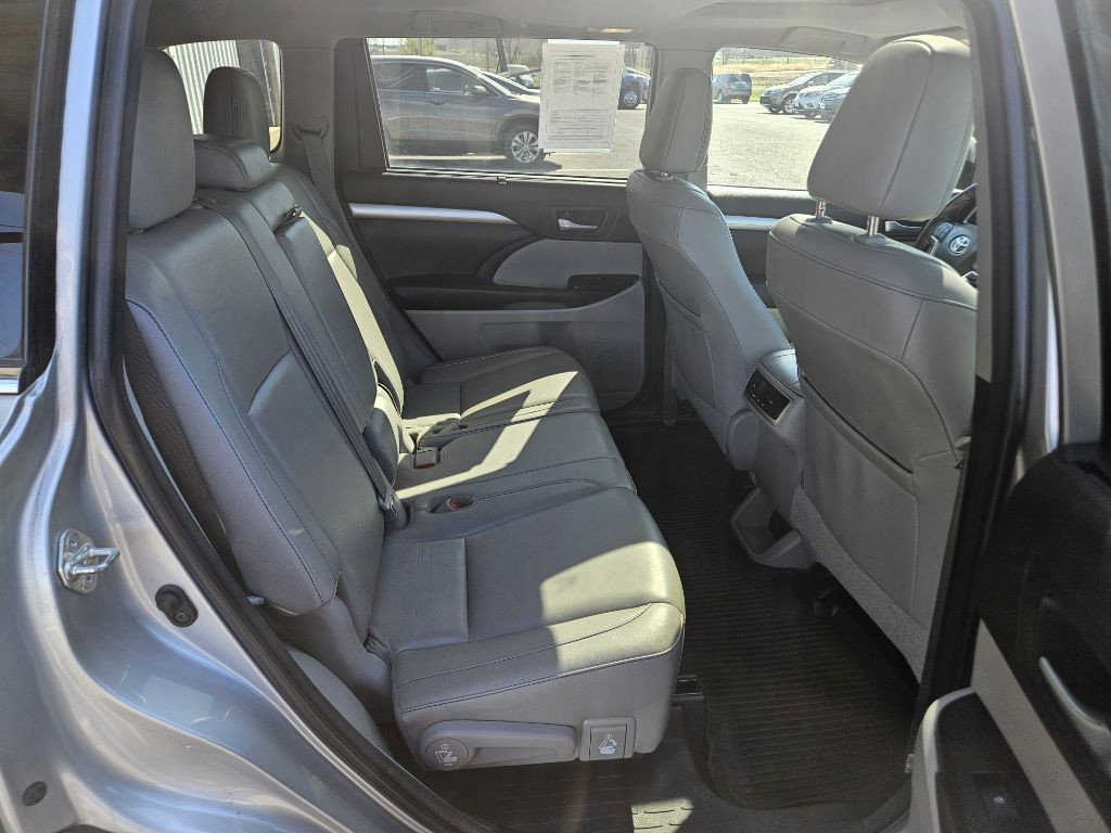 2018 Toyota Highlander Image 17