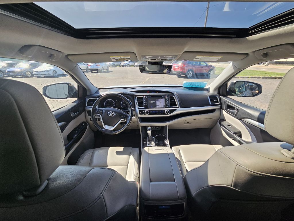 2018 Toyota Highlander Image 19