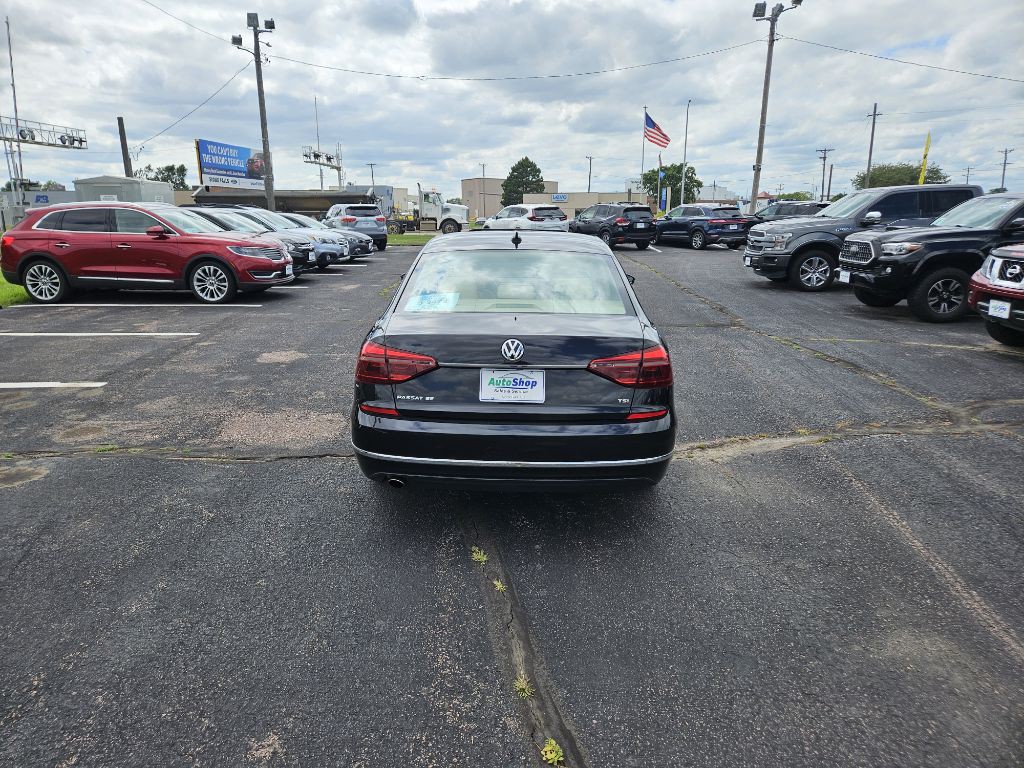 2017 Volkswagen Passat Image 4